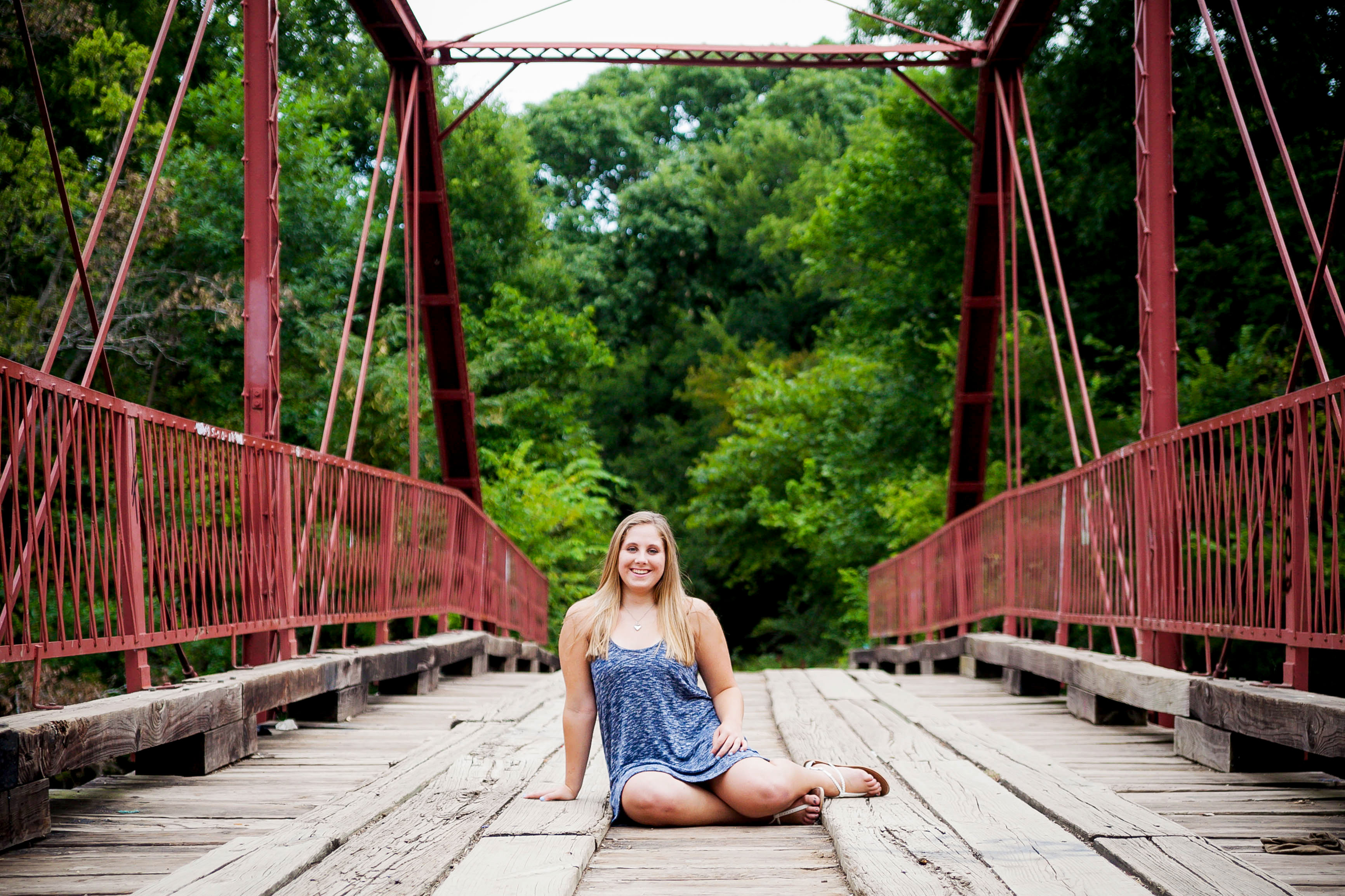 Senior portraits photographed at the Dallas Arboretum by photographer Amber Knauss of Golightly Images